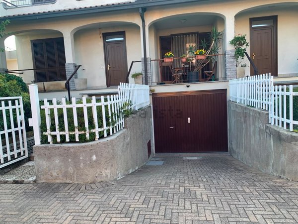 casa indipendente in vendita ad Oltrona di San Mamette
