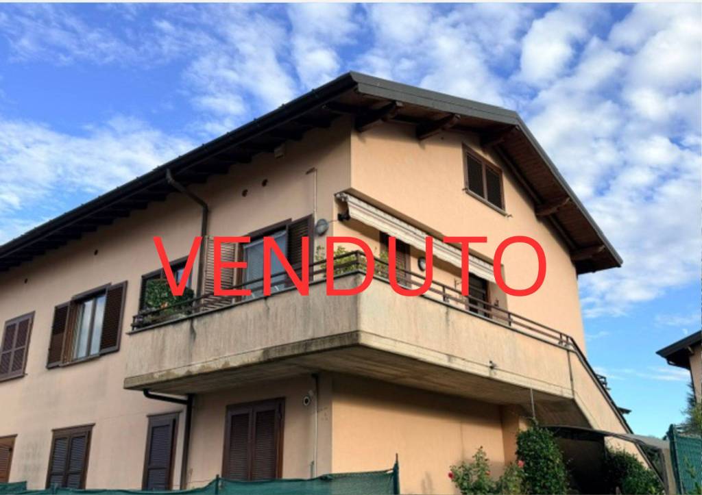 appartamento in vendita ad Oltrona di San Mamette