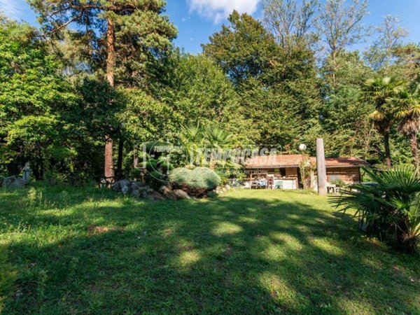 casa indipendente in vendita ad Oltrona di San Mamette