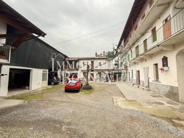 casa indipendente in vendita ad Oltrona di San Mamette