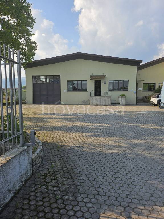 locale commerciale in vendita ad Orsenigo