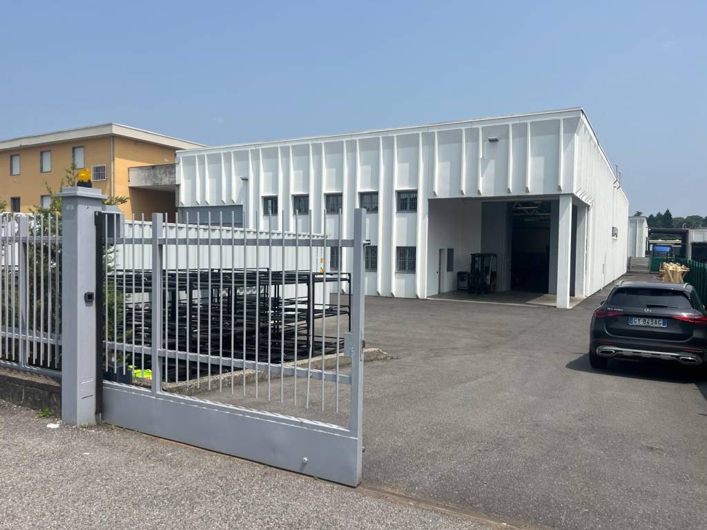 locale commerciale in vendita ad Orsenigo