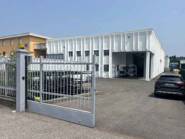 locale commerciale in vendita ad Orsenigo