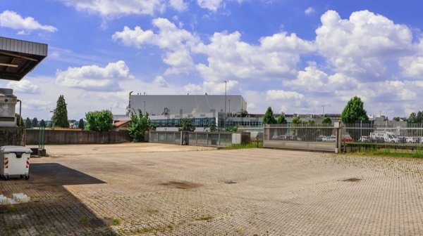 capannone in vendita ad Orsenigo