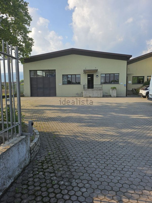 capannone in vendita ad Orsenigo