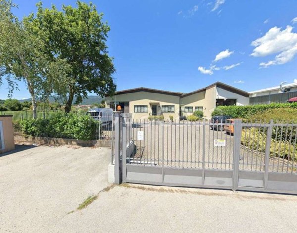 locale commerciale in vendita ad Orsenigo