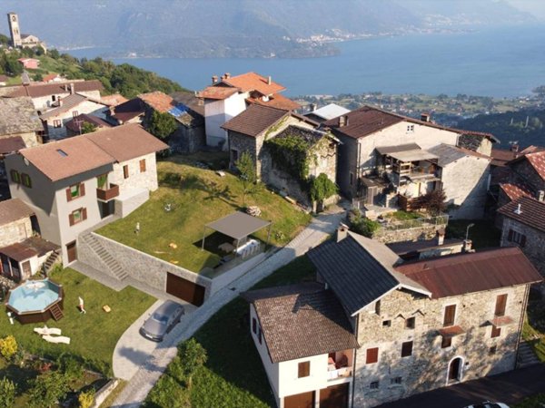 casa indipendente in vendita a Peglio(CO)