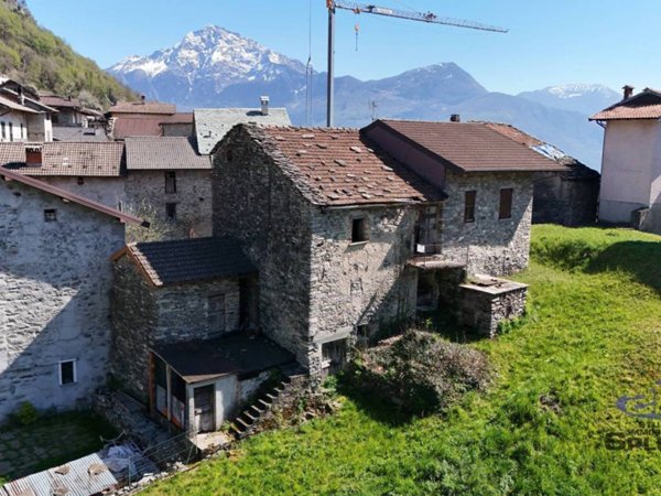 casa indipendente in vendita a Peglio(CO)