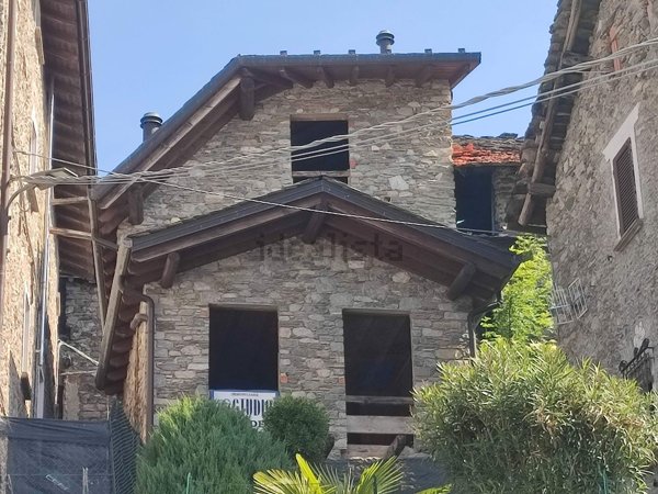 casale in vendita a Peglio(CO)