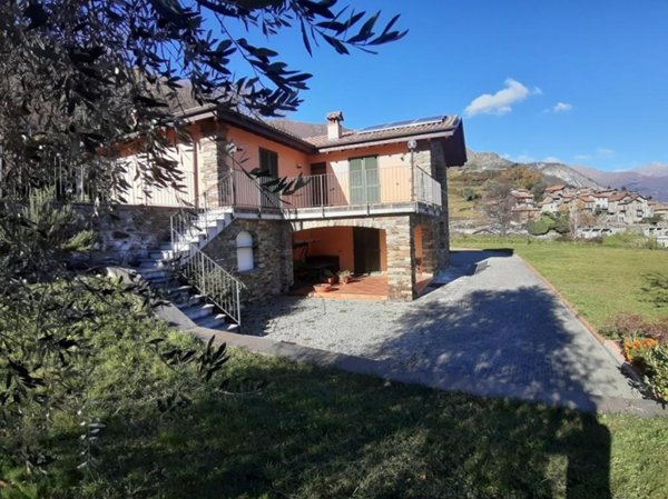 casa indipendente in vendita a Pianello del Lario in zona Calozzo