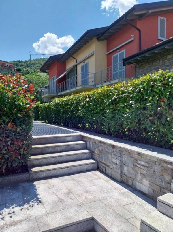 appartamento in vendita a Pianello del Lario