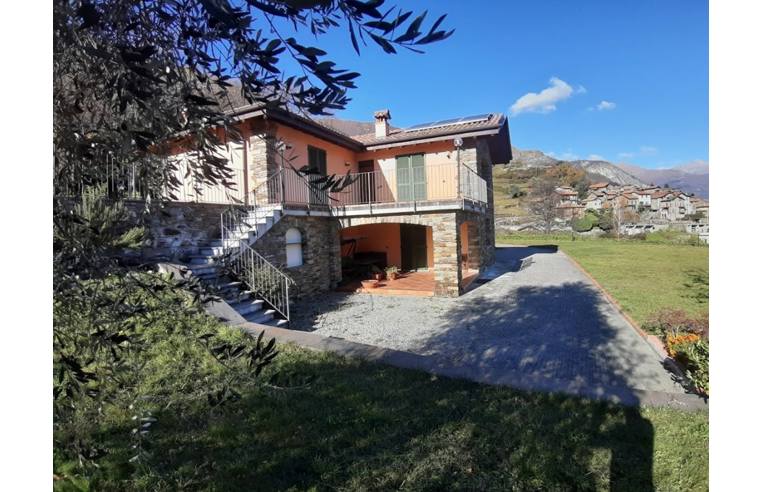casa indipendente in vendita a Pianello del Lario in zona Calozzo