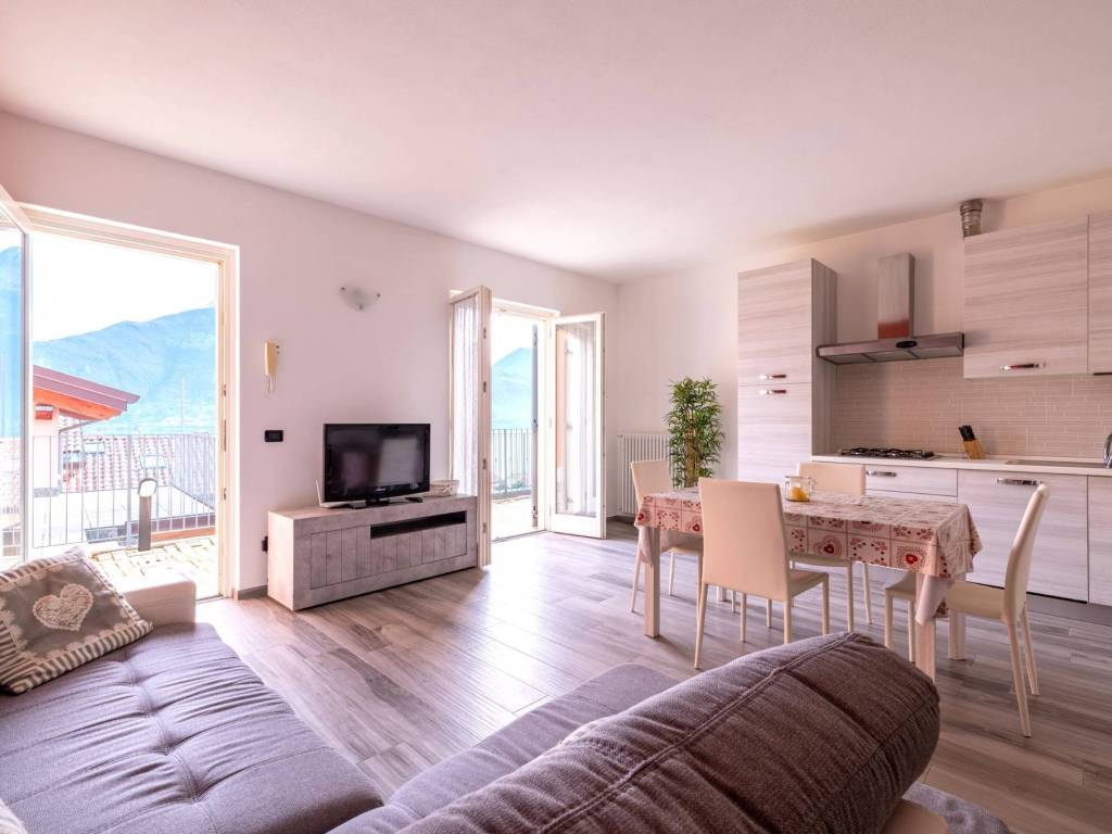 appartamento in vendita a Pianello del Lario in zona Calozzo