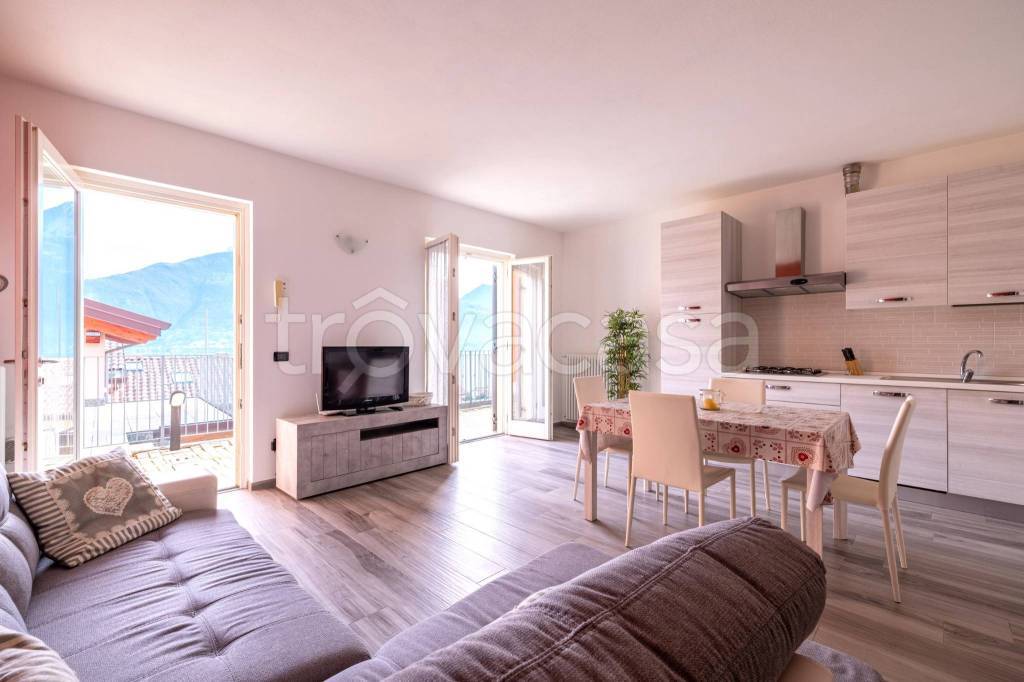 appartamento in vendita a Pianello del Lario