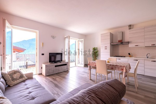 appartamento in vendita a Pianello del Lario