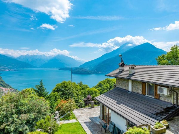 casa indipendente in vendita a Pianello del Lario in zona Calozzo
