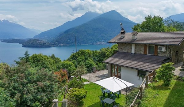 casa indipendente in vendita a Pianello del Lario