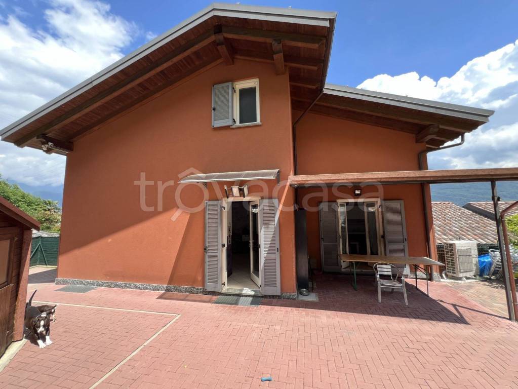 casa indipendente in vendita a Pianello del Lario in zona Calozzo
