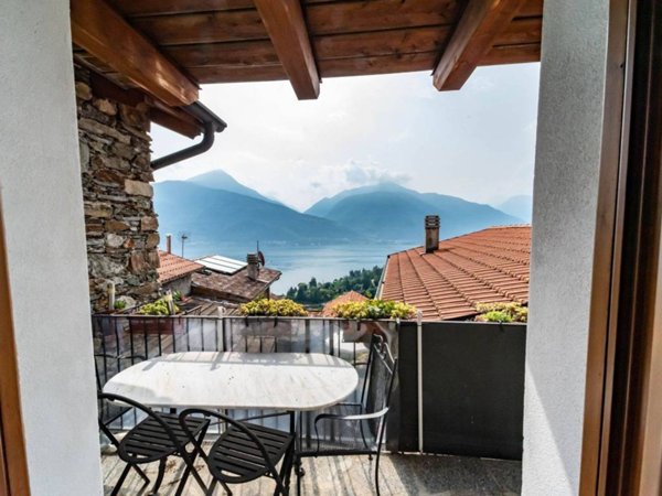 casa indipendente in vendita a Pianello del Lario in zona Calozzo