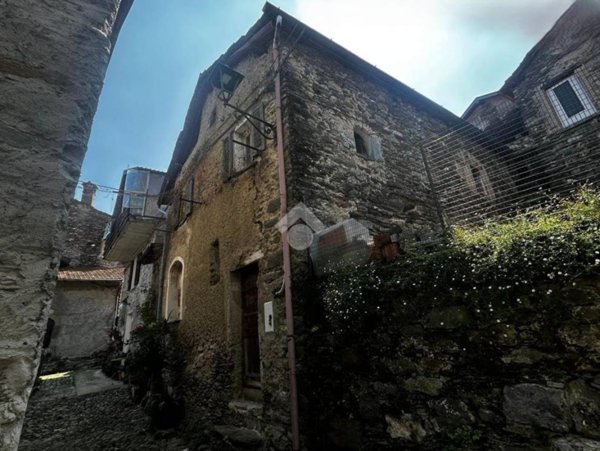 casa indipendente in vendita a Pianello del Lario in zona Saliana