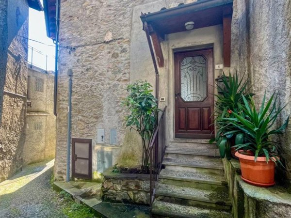 casa indipendente in vendita a Plesio in zona Calveseglio