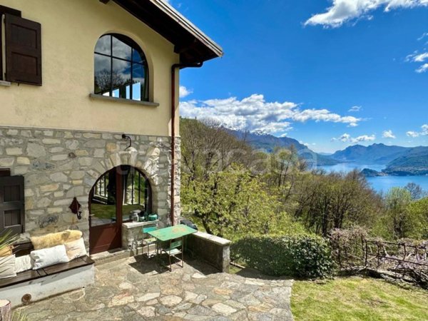 casa indipendente in vendita a Plesio