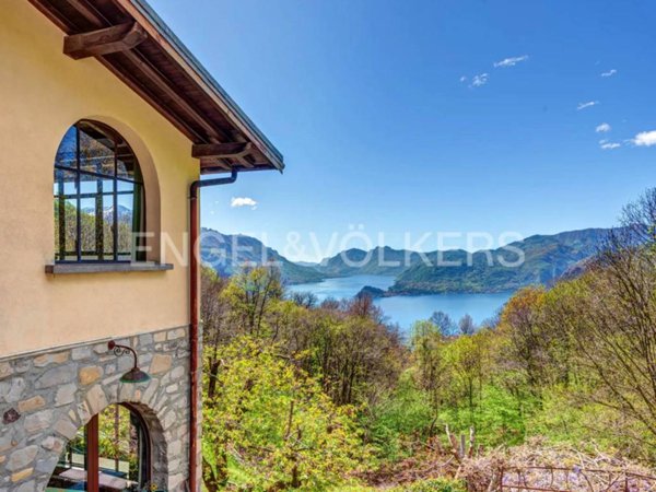 casa indipendente in vendita a Plesio in zona Breglia