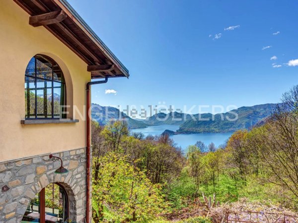 casa indipendente in vendita a Plesio in zona Breglia