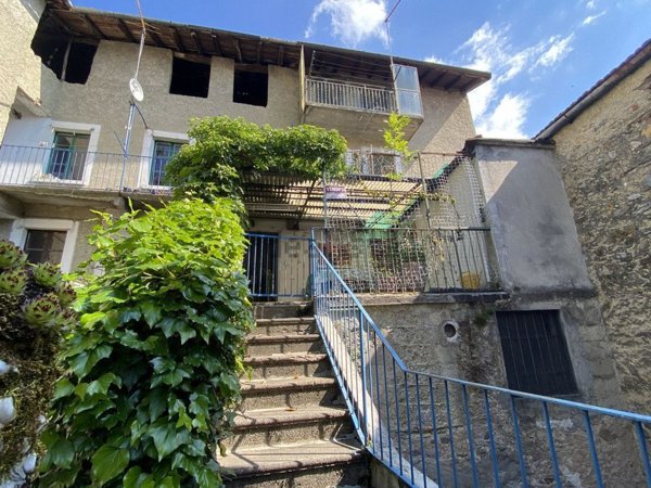 casa indipendente in vendita a Plesio in zona Ligomena