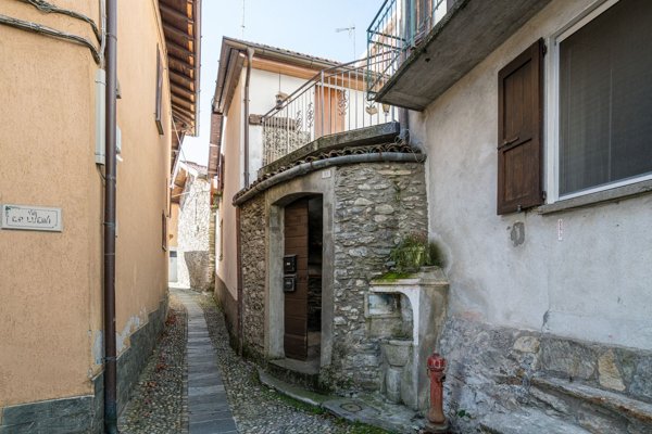 appartamento in vendita a Plesio in zona Breglia