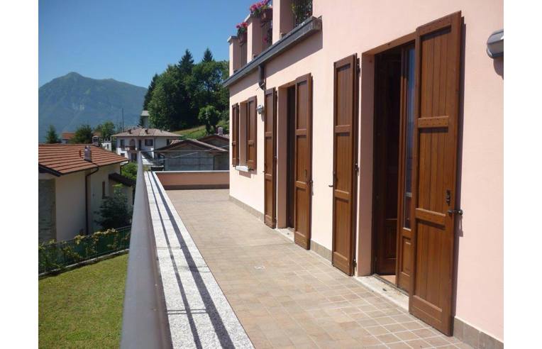 appartamento in vendita a Plesio in zona Breglia