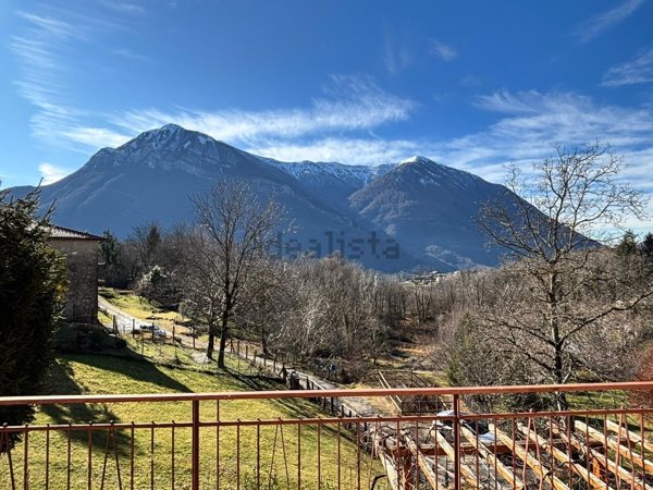 appartamento in vendita a Plesio in zona Barna