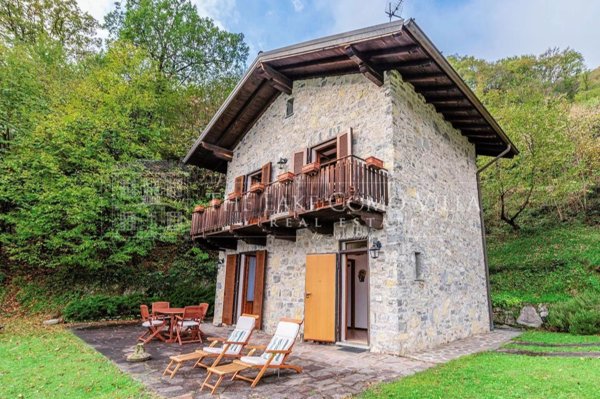 casa indipendente in vendita a Plesio