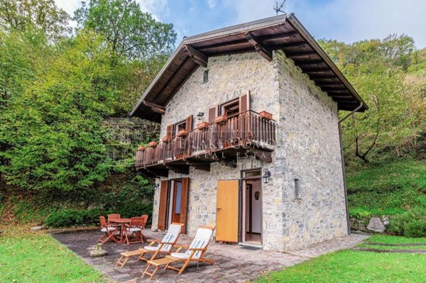 casa indipendente in vendita a Plesio