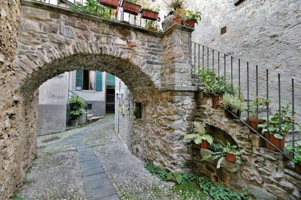 casa indipendente in vendita a Plesio