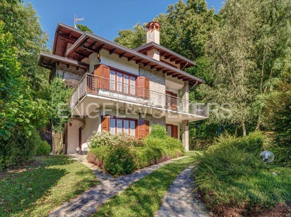casa indipendente in vendita a Plesio in zona Breglia