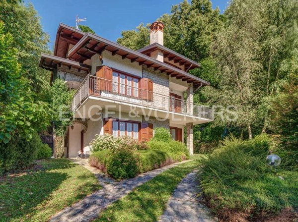 casa indipendente in vendita a Plesio in zona Breglia