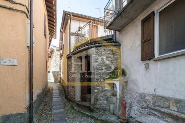 appartamento in vendita a Plesio in zona Breglia