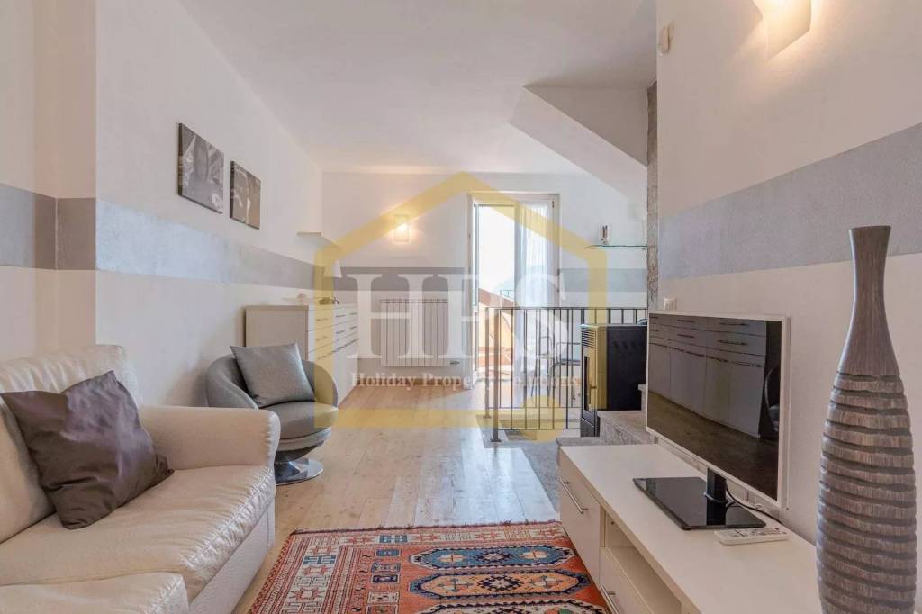 appartamento in vendita a Plesio in zona Barna