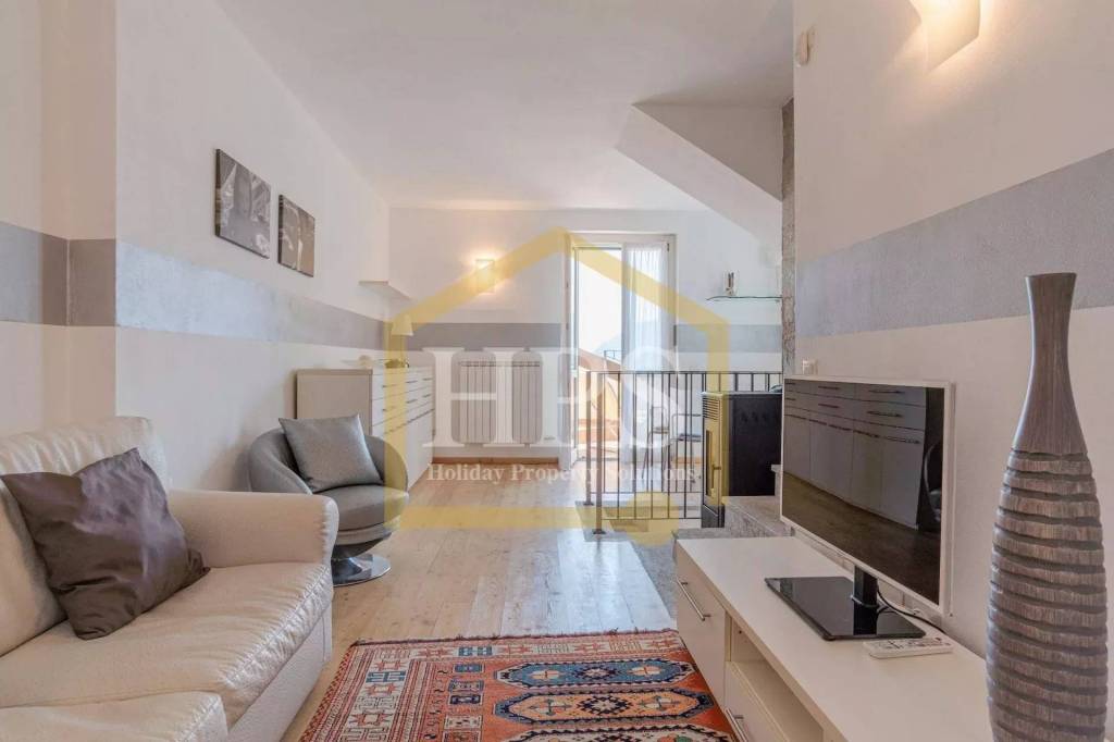 appartamento in vendita a Plesio in zona Barna