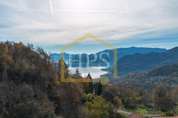 casa indipendente in vendita a Plesio in zona Breglia