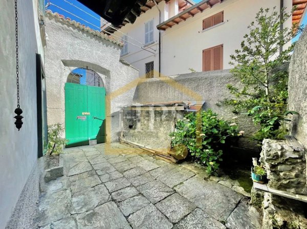 casa indipendente in vendita a Plesio
