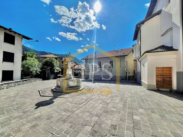 casa indipendente in vendita a Plesio