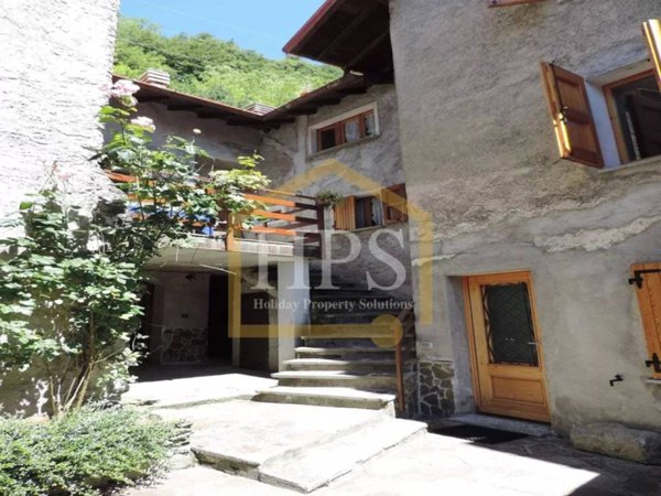 appartamento in vendita a Plesio in zona Breglia