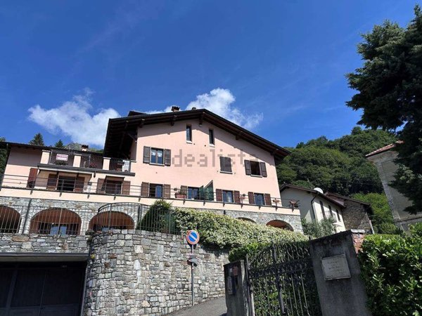 appartamento in vendita a Plesio in zona Breglia