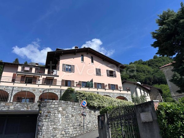 appartamento in vendita a Plesio in zona Breglia