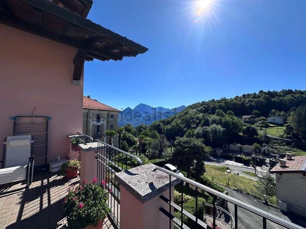appartamento in vendita a Plesio in zona Breglia