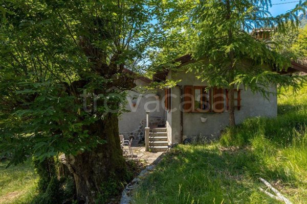 appartamento in vendita a Plesio in zona Breglia