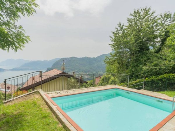 appartamento in vendita a Plesio in zona Ligomena