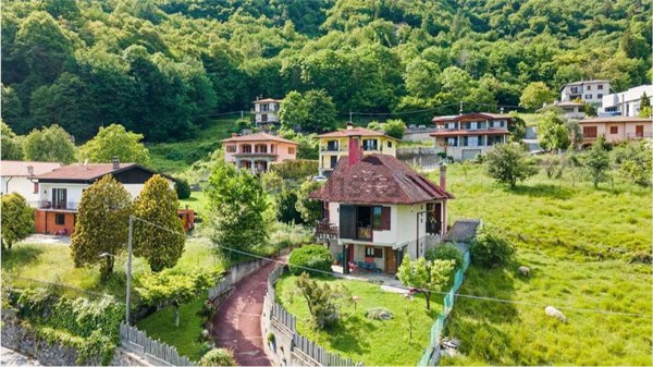 casa indipendente in vendita a Plesio in zona Calveseglio